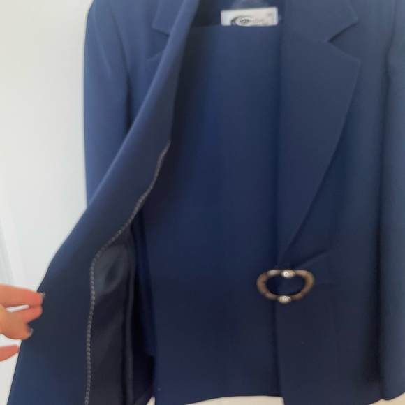 Woman’s suite - Picture 3 of 4